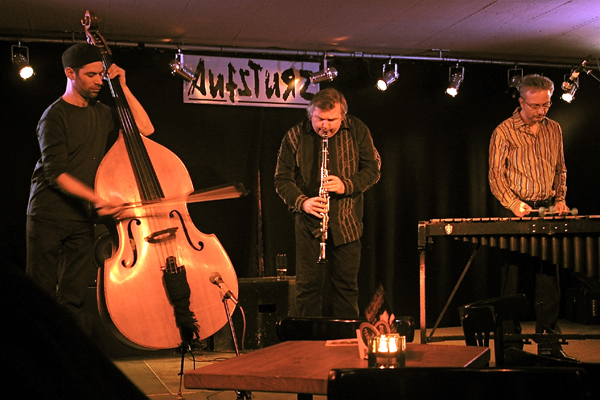 The Vanguard: Theo Jörgensmann, Christopher Dell, Hagen Stüdemann Aufsturz; Berlin 2009